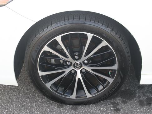 Used 2018 Toyota Camry L image 33