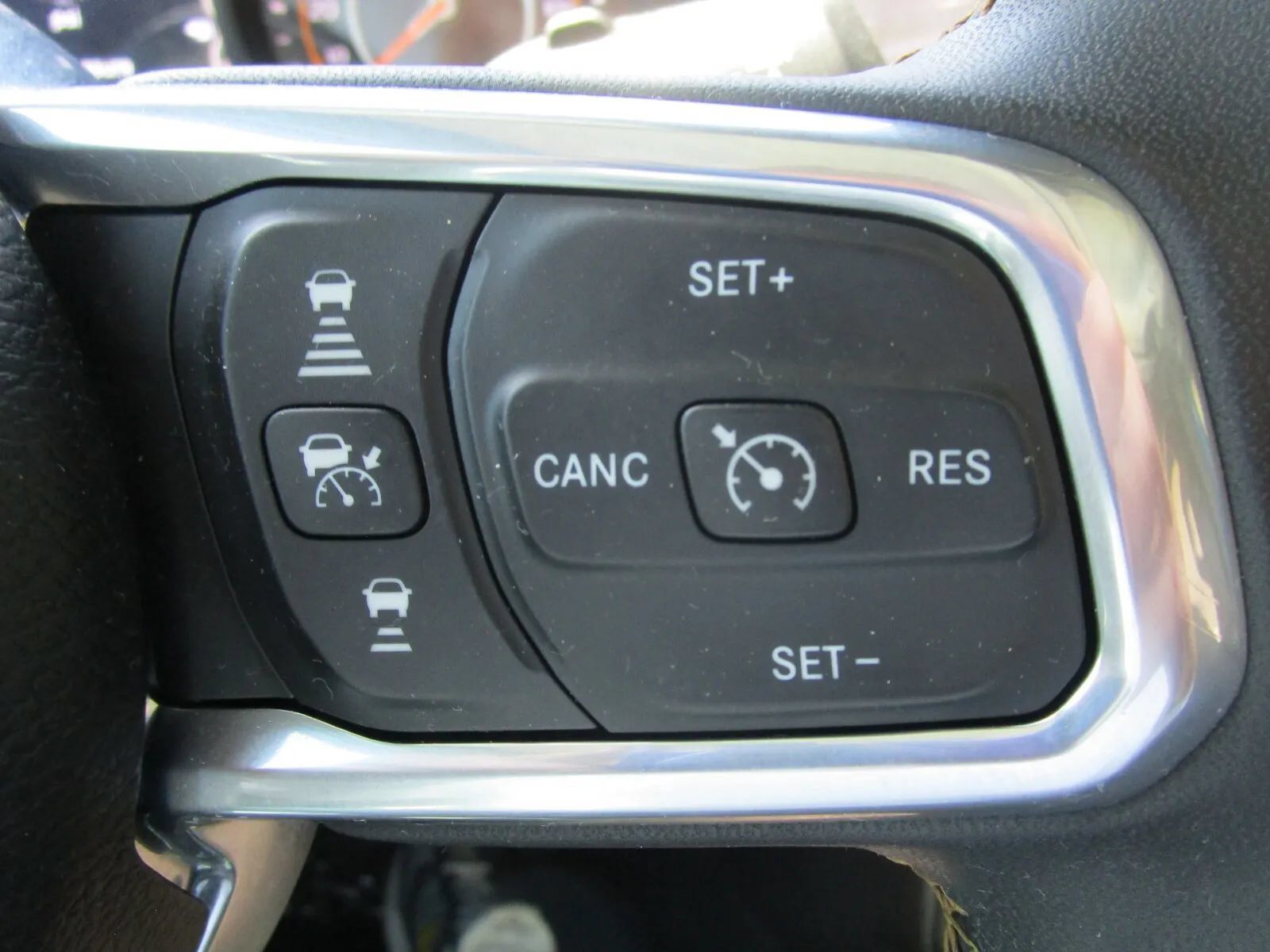 Used 2024 Jeep Wrangler Unlimited Sahara AWD/4WD image 24
