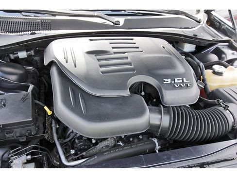 Used 2017 Chrysler 300 Limited image 35