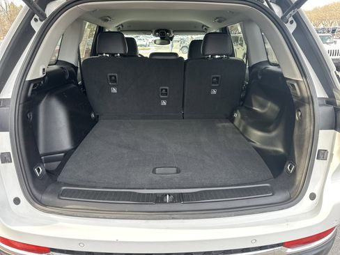 Used 2023 Jeep Grand Cherokee Limited image 5