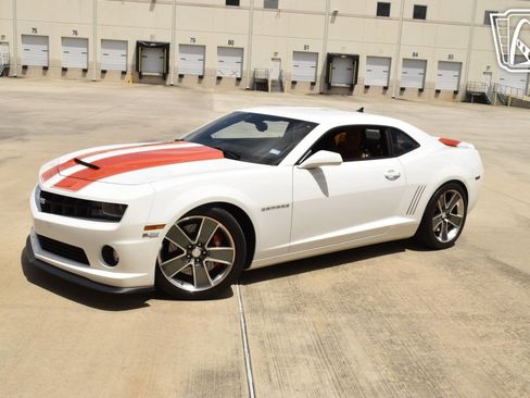 Used 2011 Chevrolet Camaro SS w/ RS Package image 2