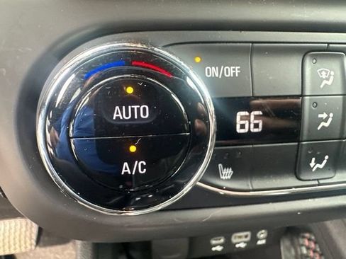 Used 2021 Chevrolet TrailBlazer RS w/ Technology Package AWD/4WD image 16