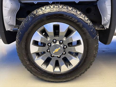 Used 2024 Chevrolet Silverado 2500 Custom w/ Custom Value Package AWD/4WD image 9