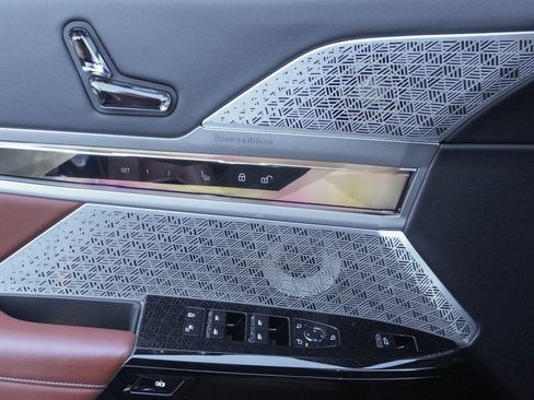 Certified 2023 BMW 760i xDrive 760i xDrive w/ Executive Package image 16