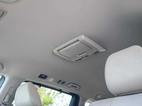 Used 2017 Honda Odyssey SE image 25