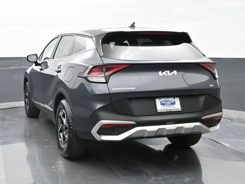 Used 2023 Kia Sportage LX image 7
