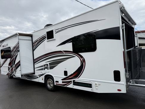 Used 2023 Ford E-450 and Econoline 450 Super Duty w/ Motorhome Prep Package image 7