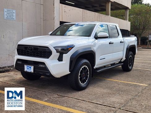 Used 2024 Toyota Tacoma TRD Off-Road image 3