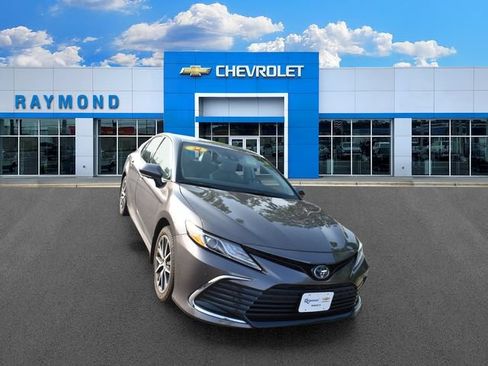 Used 2024 Toyota Camry XLE w/ Navigation Package FWD image 9