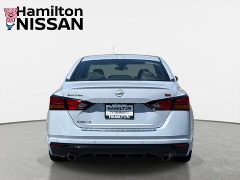Used 2023 Nissan Altima 2.5 SR w/ SR Premium Package FWD image 3