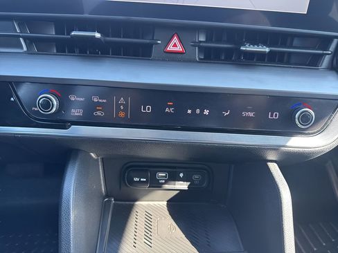 Used 2024 Kia Sportage EX FWD image 21