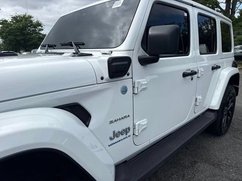 Used 2024 Jeep Wrangler Unlimited Sahara w/ Technology Group AWD/4WD image 4