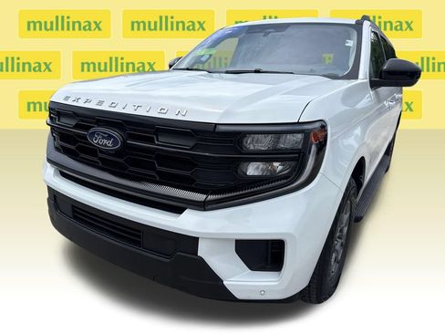 Used 2025 Ford Expedition Max Active RWD image 10