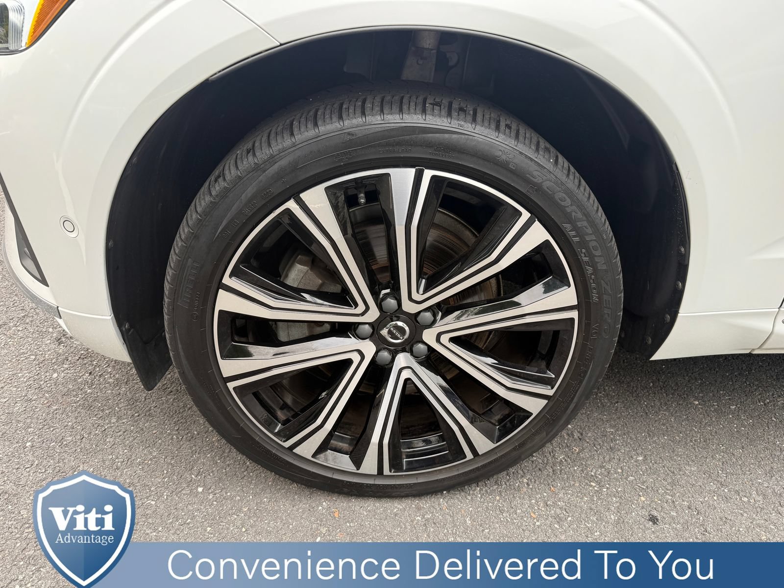Certified 2023 Volvo XC60 B6 Ultimate w/ Protection Package Premier AWD/4WD image 12
