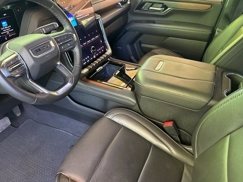 Used 2025 GMC Yukon XL Denali AWD/4WD image 11