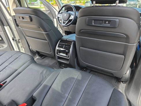Used 2020 BMW X7 xDrive40i w/ Premium Package AWD/4WD image 11