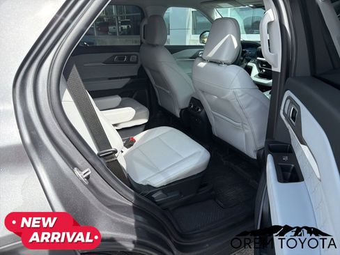 Used 2025 Ford Explorer Platinum w/ Ultimate Package image 9