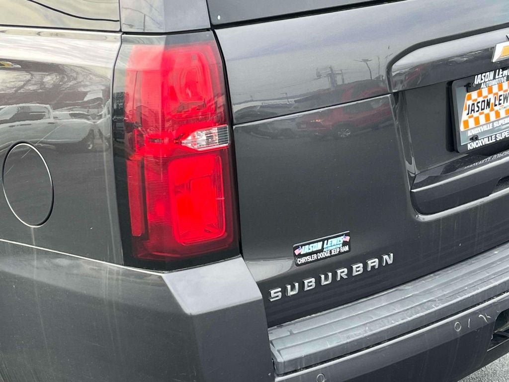 Used 2018 Chevrolet Suburban LT RWD image 10