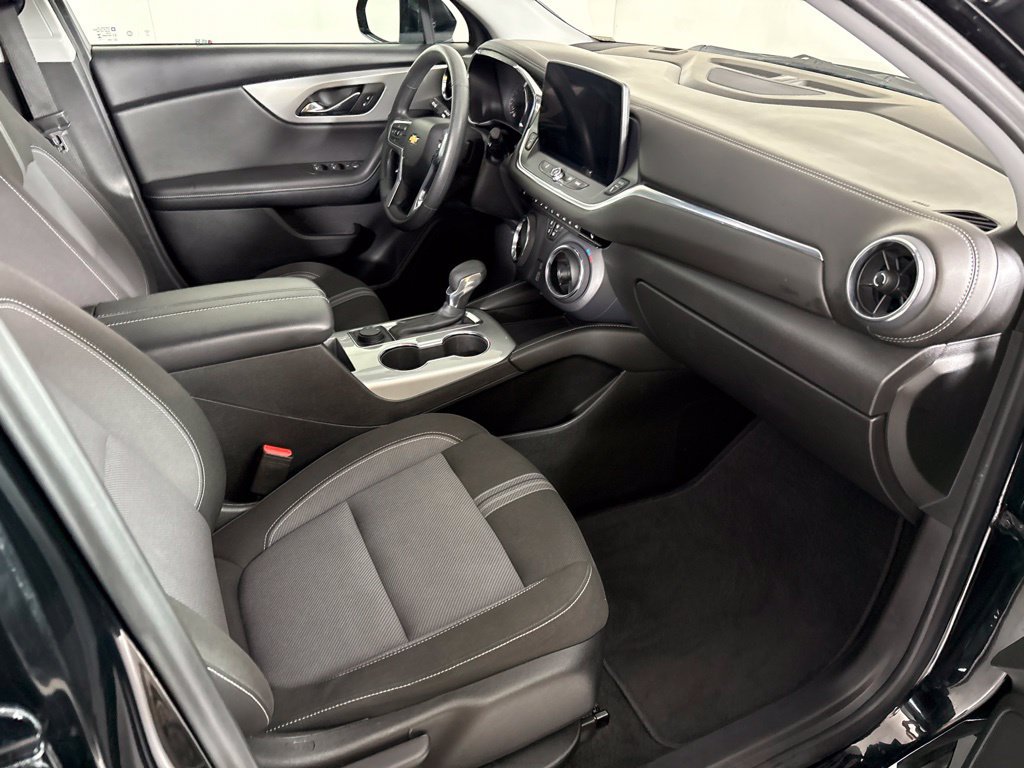 Used 2025 Chevrolet Blazer LT FWD image 16