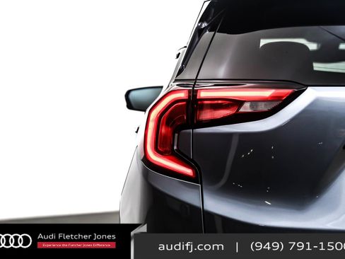 Used 2021 GMC Terrain SLT w/ Elevation Edition image 14