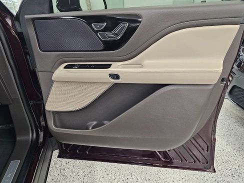 Used 2023 Lincoln Aviator AWD w/ Premium Package image 28