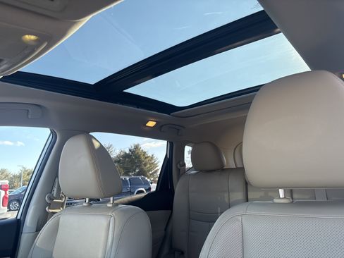 Used 2017 Nissan Rogue SL w/ SL Premium Package image 20