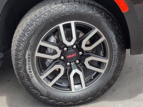 Used 2024 GMC Yukon AT4 w/ Technology Package AWD/4WD image 23