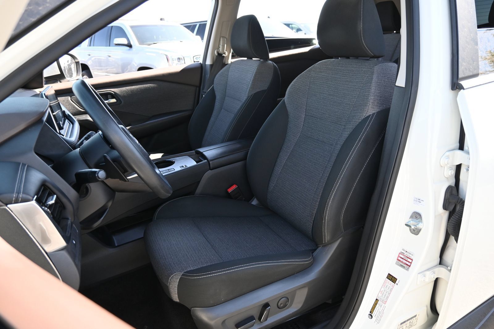 Used 2023 Nissan Rogue SV FWD image 17