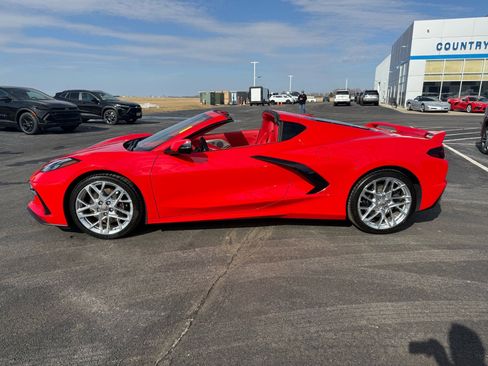 Used 2024 Chevrolet Corvette Stingray Premium Cpe w/ Z51 Performance Package image 3