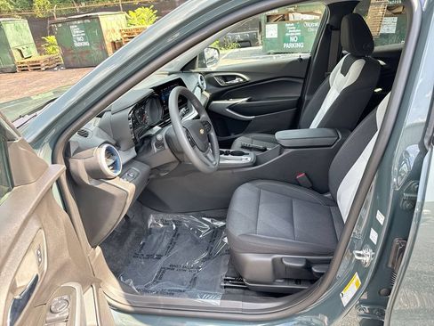 Used 2026 Chevrolet Trax LS FWD image 13