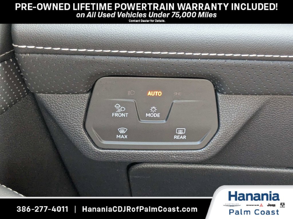 Used 2025 Volkswagen Atlas SE AWD/4WD image 25
