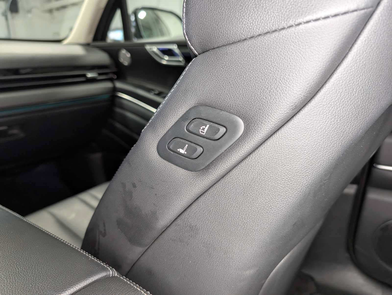Used 2025 Genesis GV80 2.5T Standard AWD/4WD image 21