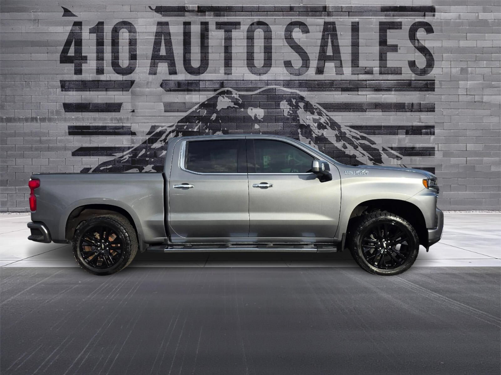 Used 2021 Chevrolet Silverado 1500 High Country w/ Technology Package AWD/4WD image 2