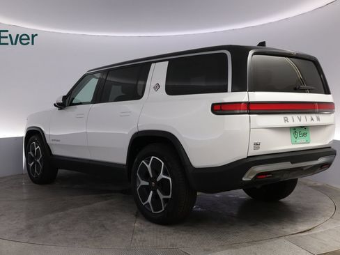 Used 2024 Rivian R1S Adventure AWD/4WD image 17