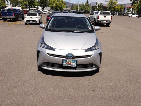 Certified 2022 Toyota Prius LE FWD image 2