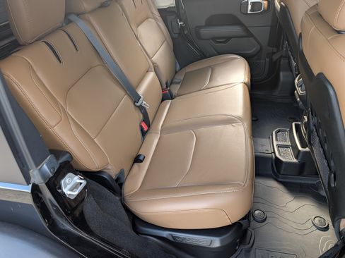 Used 2023 Jeep Wrangler Unlimited Rubicon 4xe AWD/4WD image 19