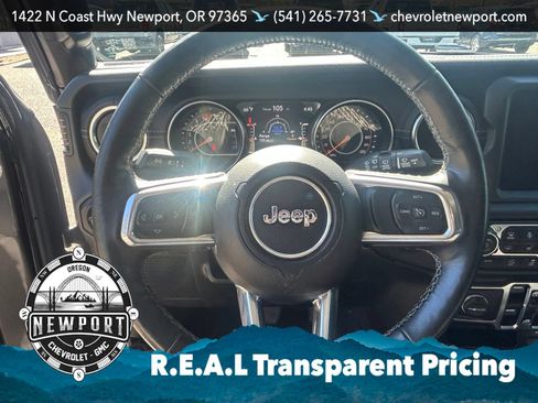 Used 2019 Jeep Wrangler Unlimited Sahara AWD/4WD image 17