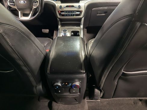 Used 2022 Ford Explorer XLT w/ Equipment Group 202A AWD/4WD image 70