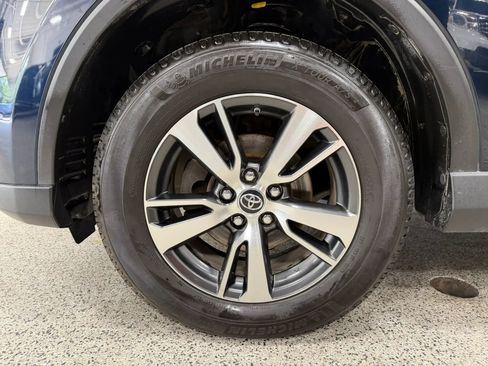 Used 2018 Toyota RAV4 XLE AWD/4WD image 14