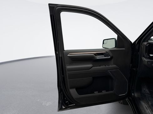 Used 2025 Chevrolet Silverado 1500 LT image 9