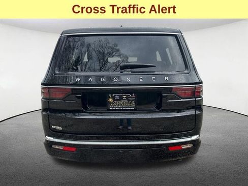 Used 2025 Jeep Wagoneer 4WD image 10