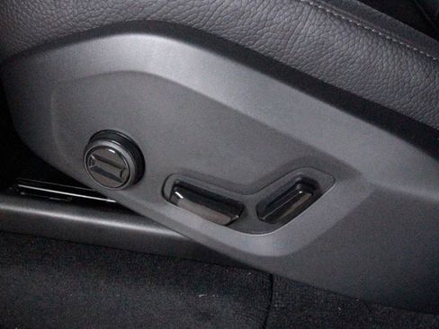 Certified 2025 Volvo XC90 B6 Plus w/ Protection Package Premier image 14