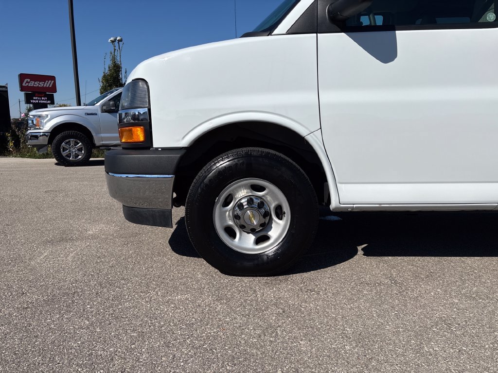 Used 2025 Chevrolet Express 3500 LT w/ LT Preferred Equipment Group RWD image 28