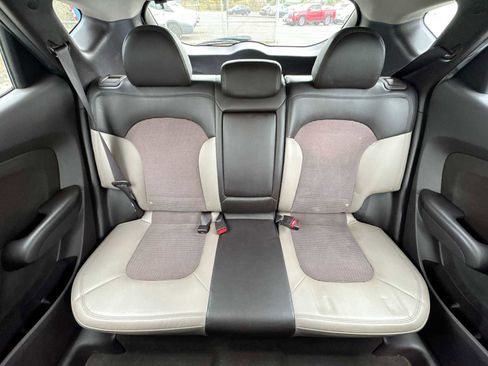 Used 2011 Hyundai Tucson GLS image 13