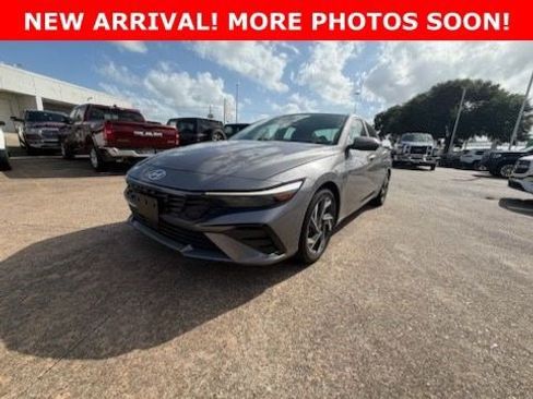 Used 2024 Hyundai Elantra Limited FWD image 5