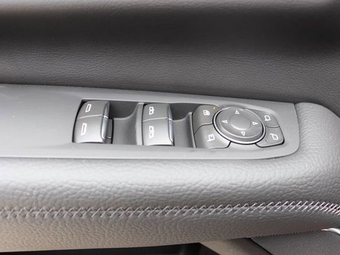 New 2025 GMC Yukon Denali image 10