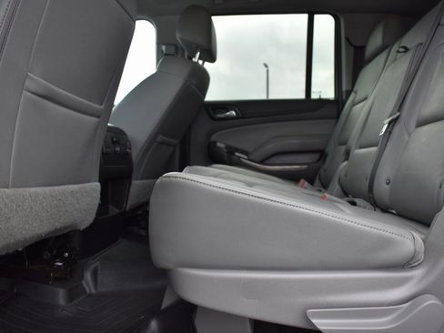 Used 2018 Chevrolet Suburban LT image 8