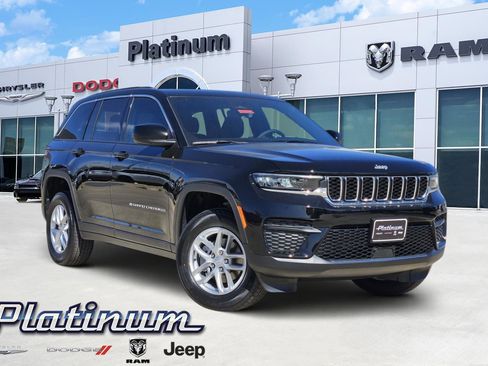 New 2026 Jeep Grand Cherokee Laredo image 1