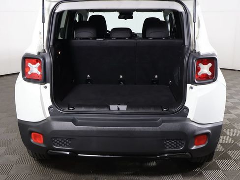 Used 2018 Jeep Renegade Altitude FWD image 12