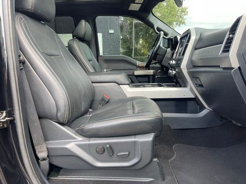 Used 2022 Ford F250 Lariat w/ Black Appearance Package image 38